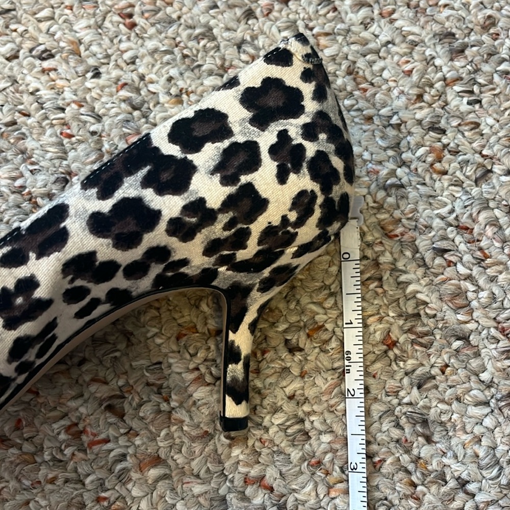 Bettye Muller Leopard Bow Heels Size 8 - Picture 14 of 14